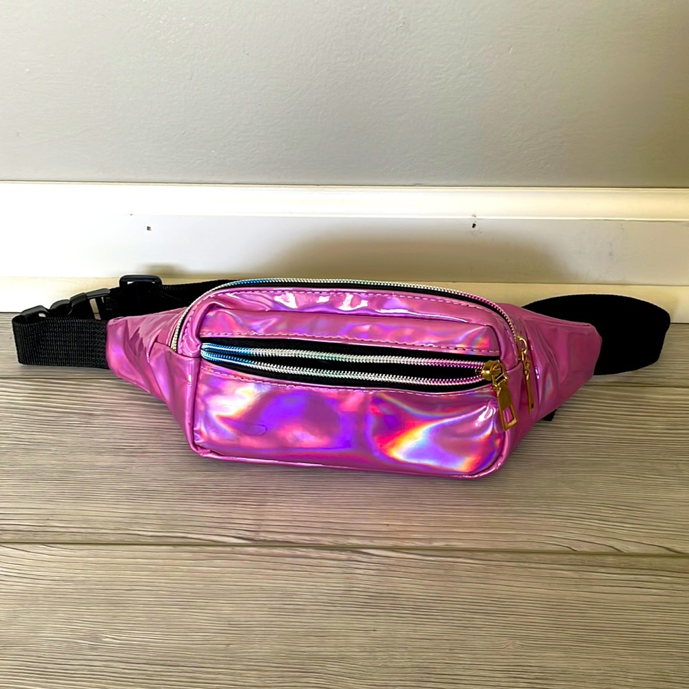 NWOT Metallic Fanny pack